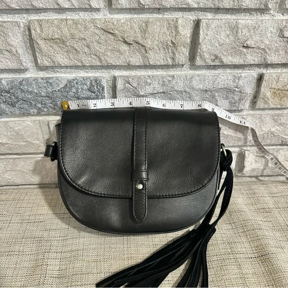 American Eagle Italian Leather Crossbody Bag Black Tassel Fringe EUC Boho AE - Picture 4 of 7